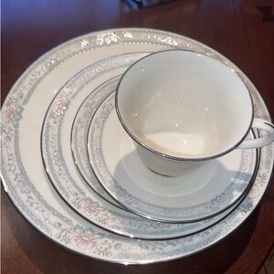 Lenox Charleston China Platinum Trim 5 Piece Place Settingslide